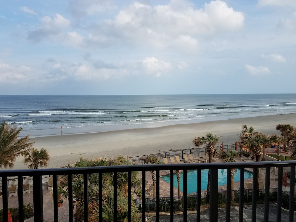 Nautilus Inn 61/64