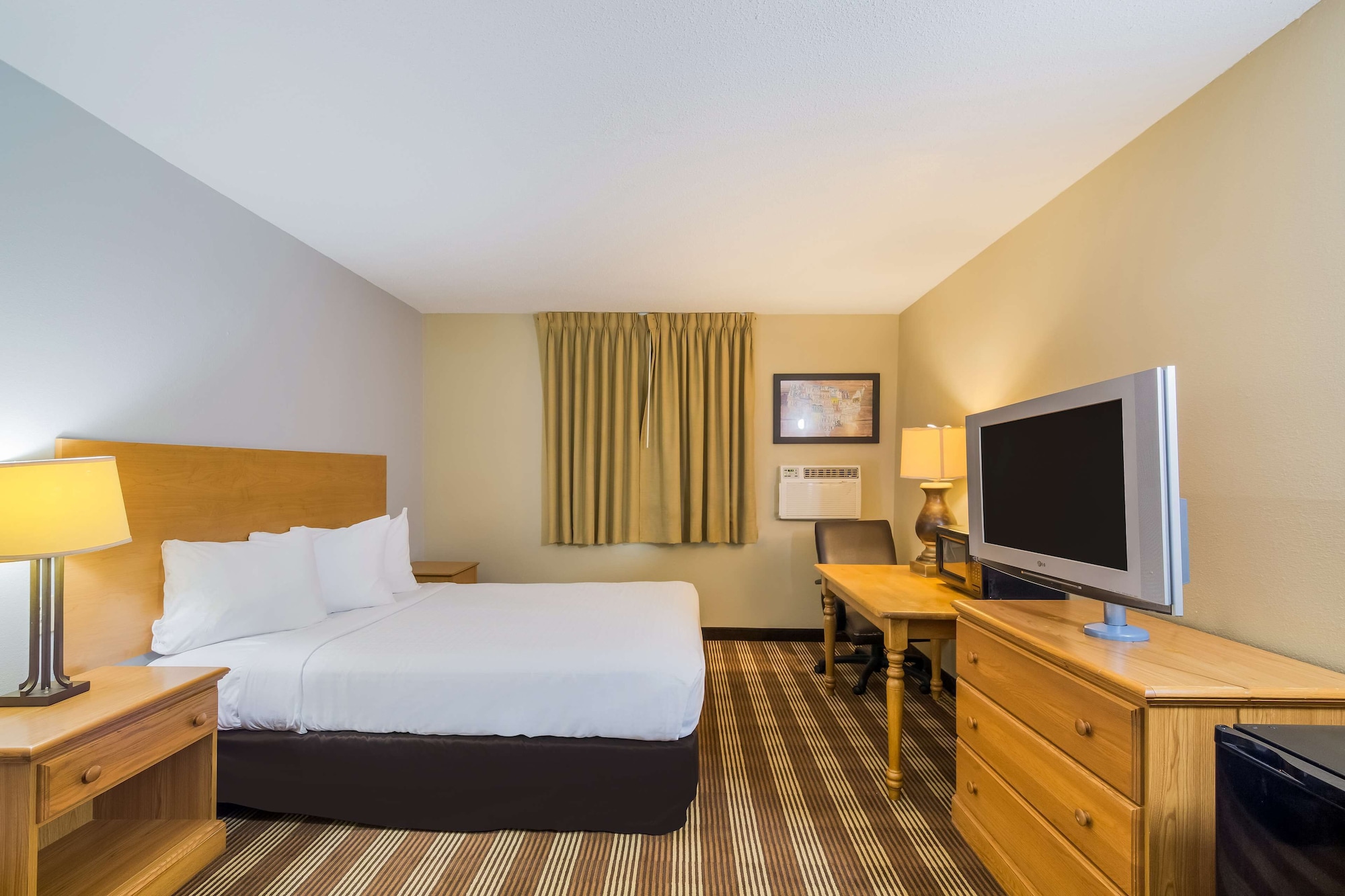 ROOM, KING BED