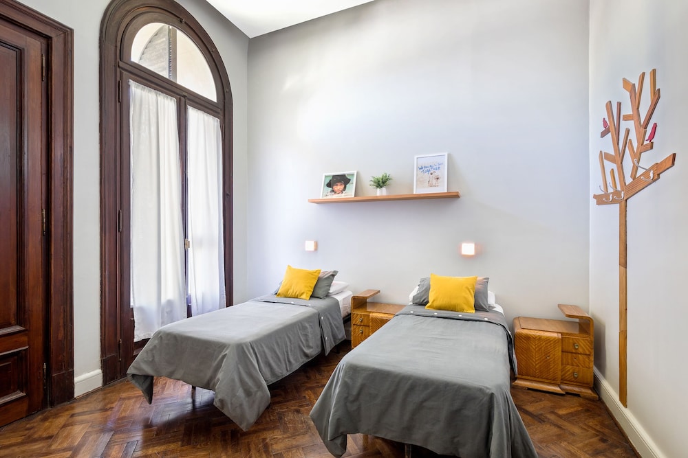 MILHOUSE HOSTEL AVENUE 42/65