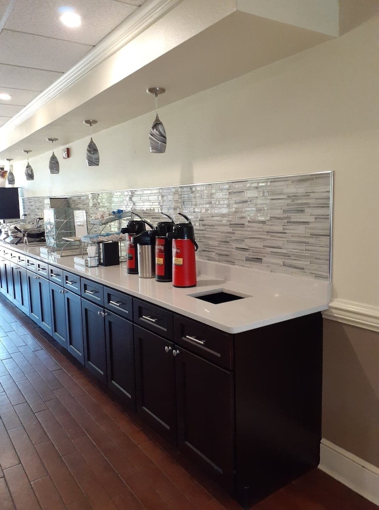 Best Western Plus Madison Inn 42/53