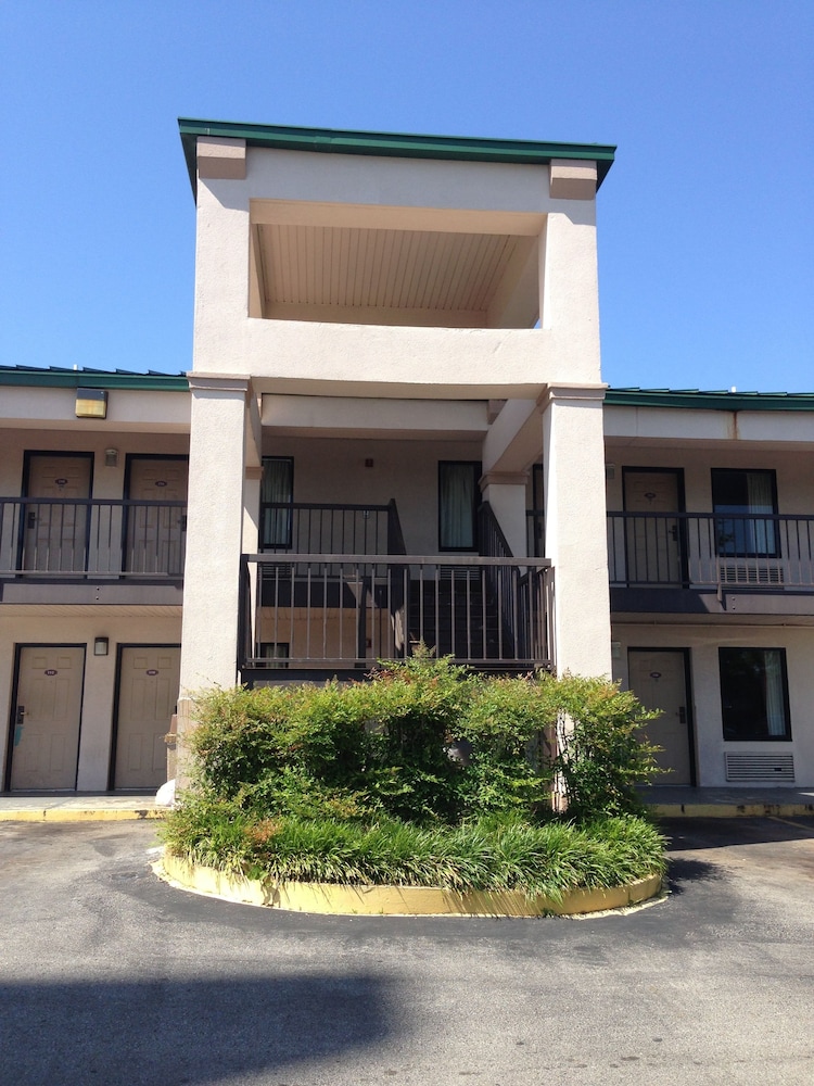 Econo Lodge Athens I-65 2/49