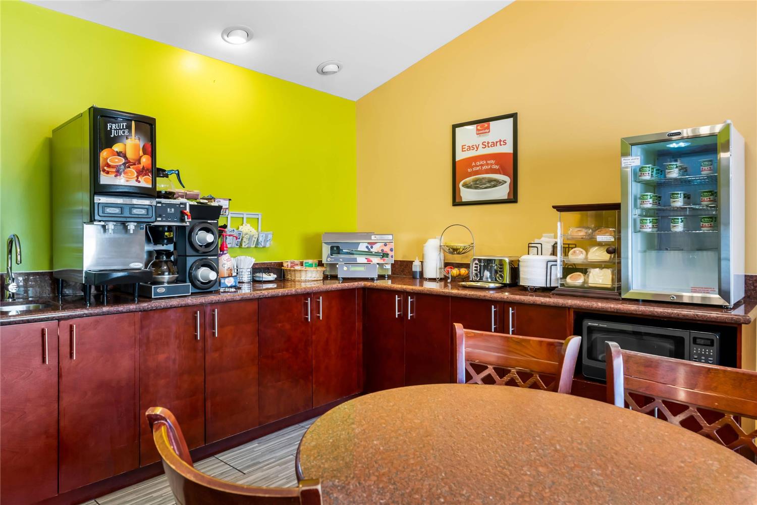 Econo Lodge Inn & Suites Eau Claire South 24/33