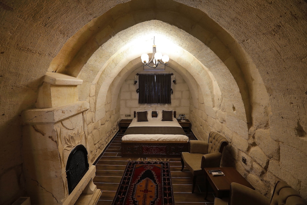 Ada Cave Suites 42/50