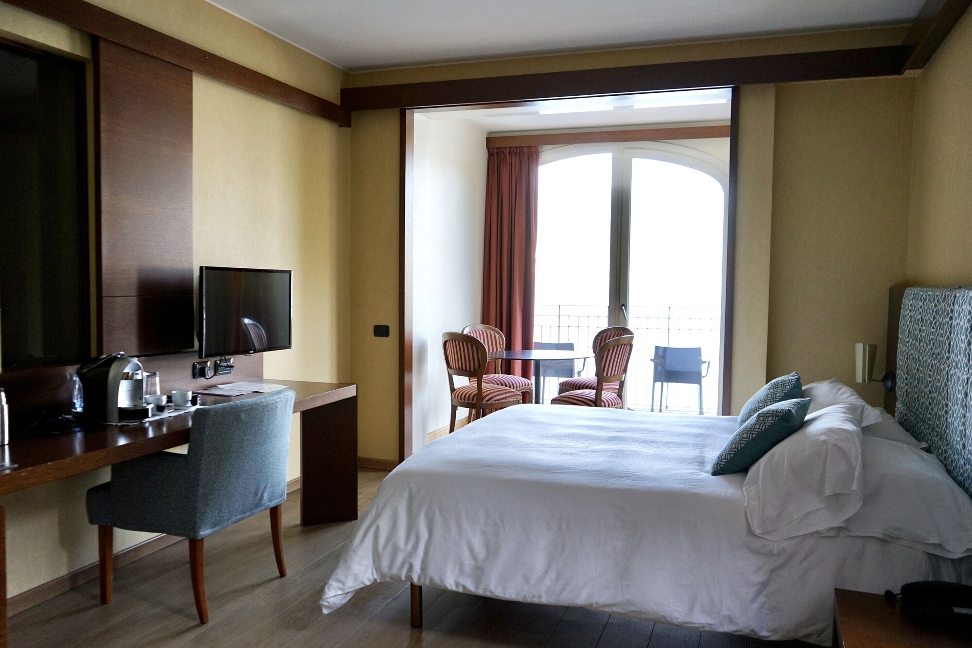 JUNIOR SUITE, SUPERIOR, LAKE VIEW, TERRACE