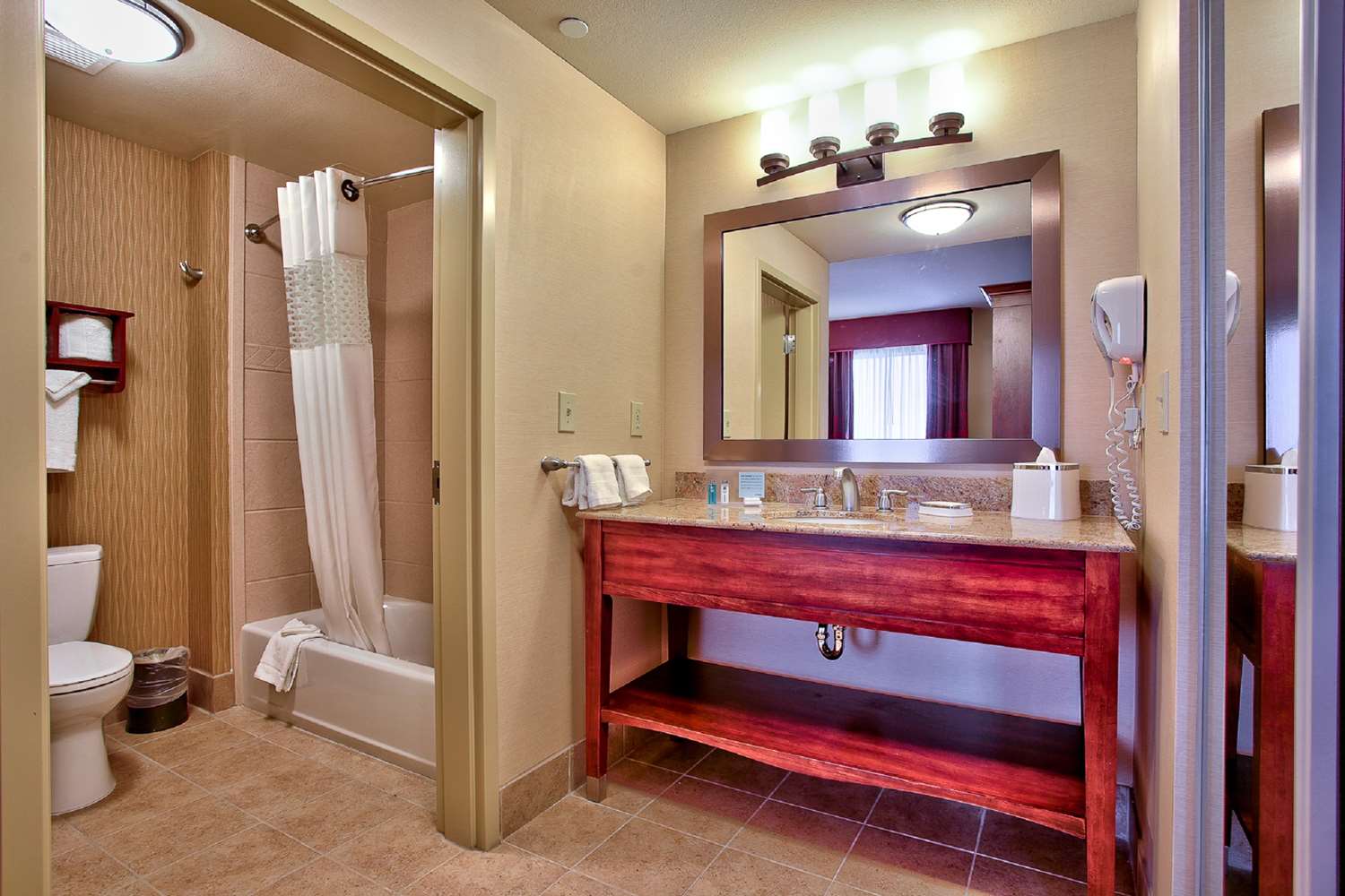 Hampton Inn And Suites Scottsdale Riverwalk 40/41