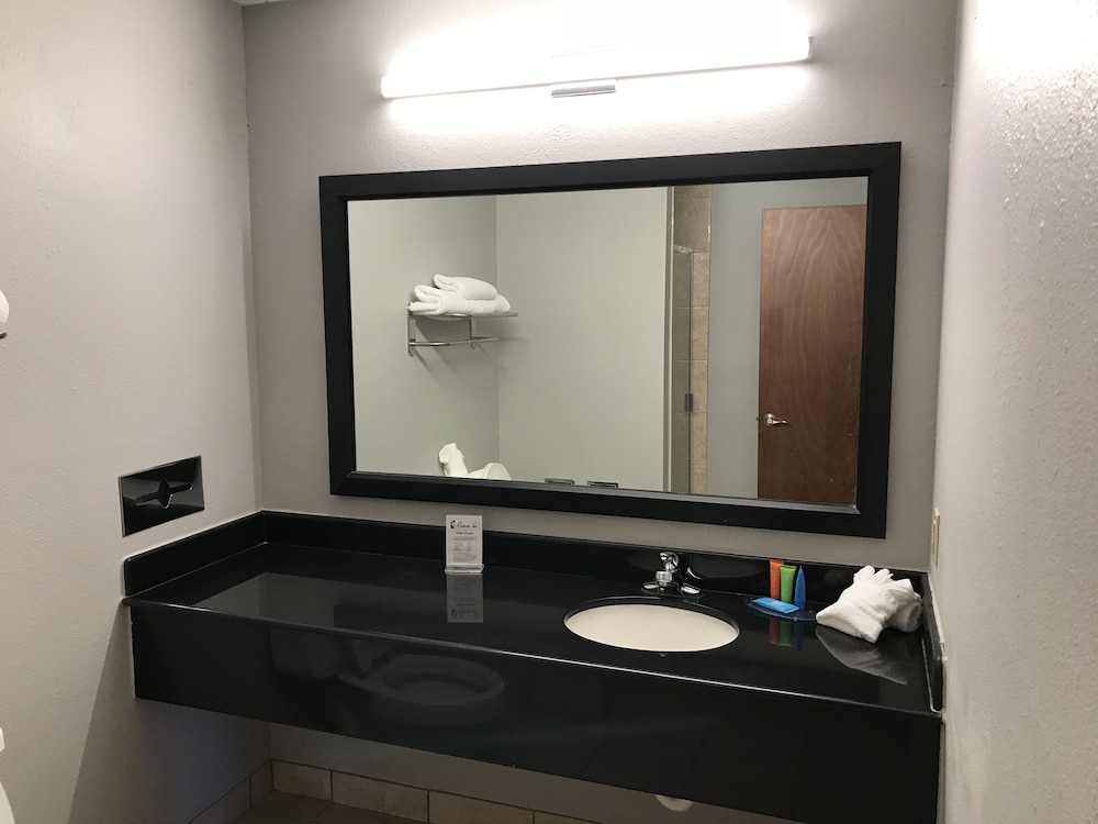 Days Inn by Wyndham Foley 20/33
