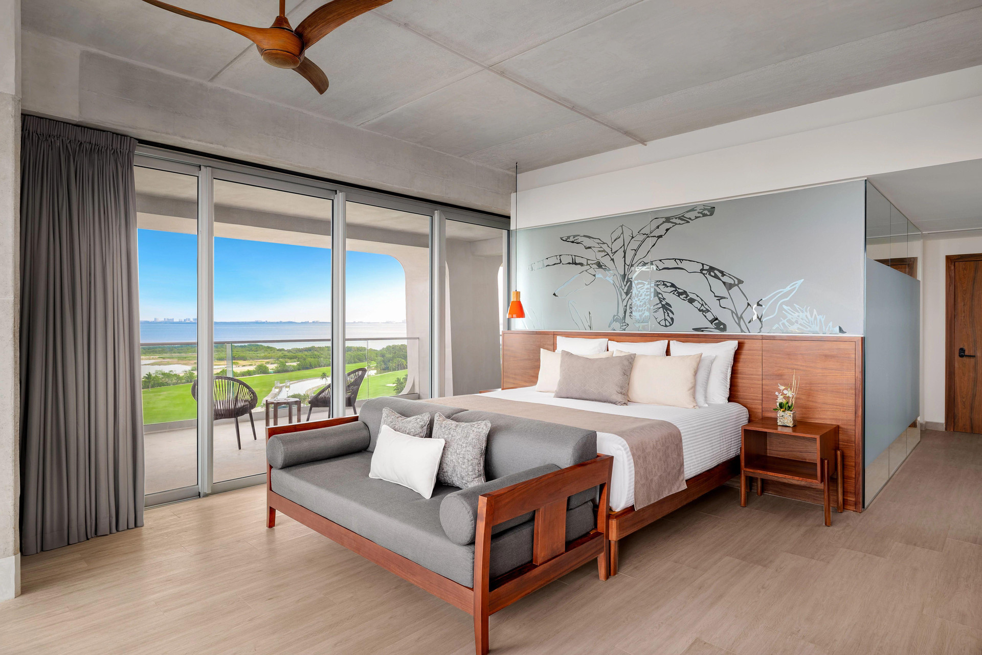 Super, Suite, Lake View