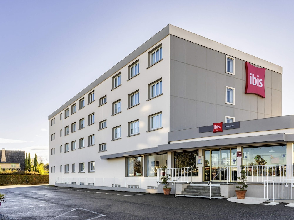 Ibis Tarbes Odos 6/64