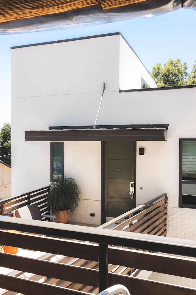 The Frances Modern Inn 2/65