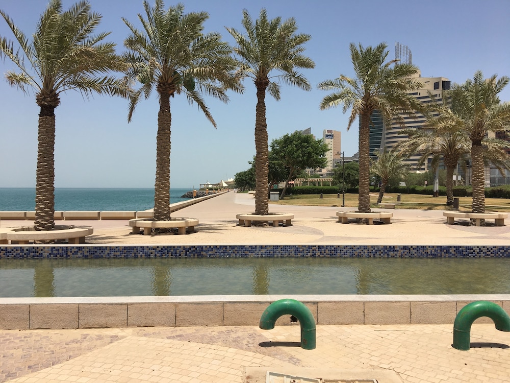 Kuwait Palace Hotel Apartment 62/66