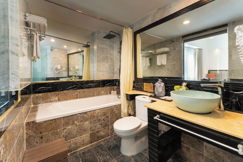 JaCosmo Hotel and Spa 50/50