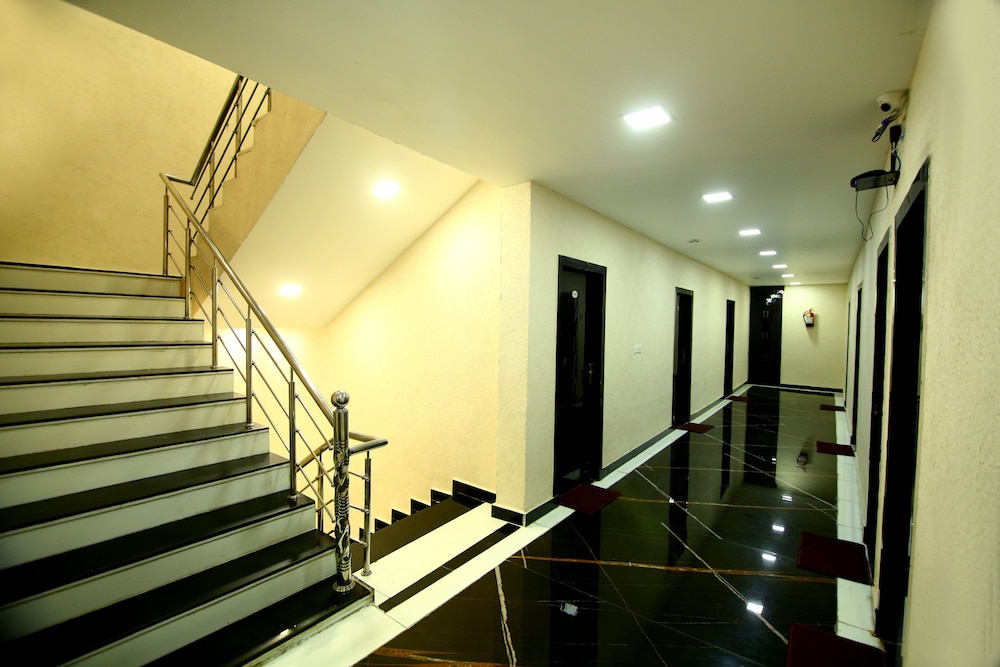 Hotel Gharonda 12/22