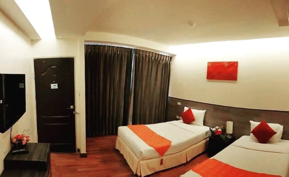 Maninarakorn Hotel 18/49