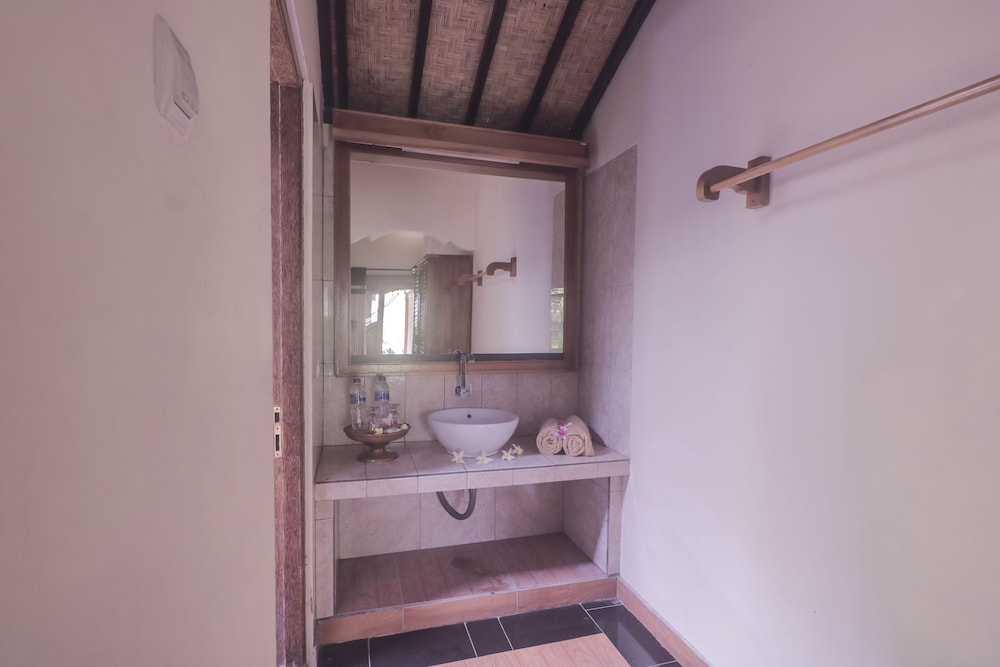 Trijaya Guest House 71/72
