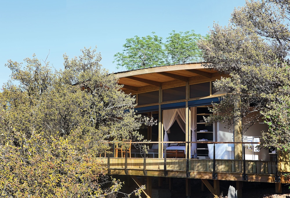 The Outpost Lodge 10/77