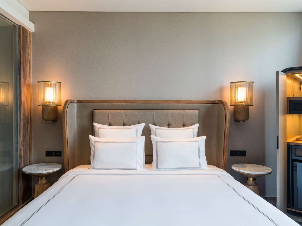 Swissotel Jakarta PIK Avenue 19/75