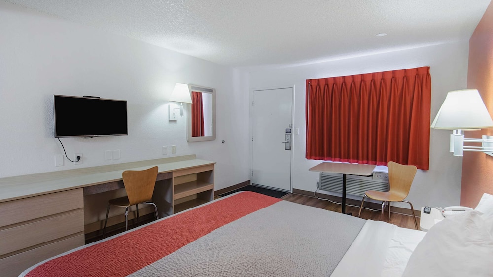 Motel6 Medford, OR - North 46/52