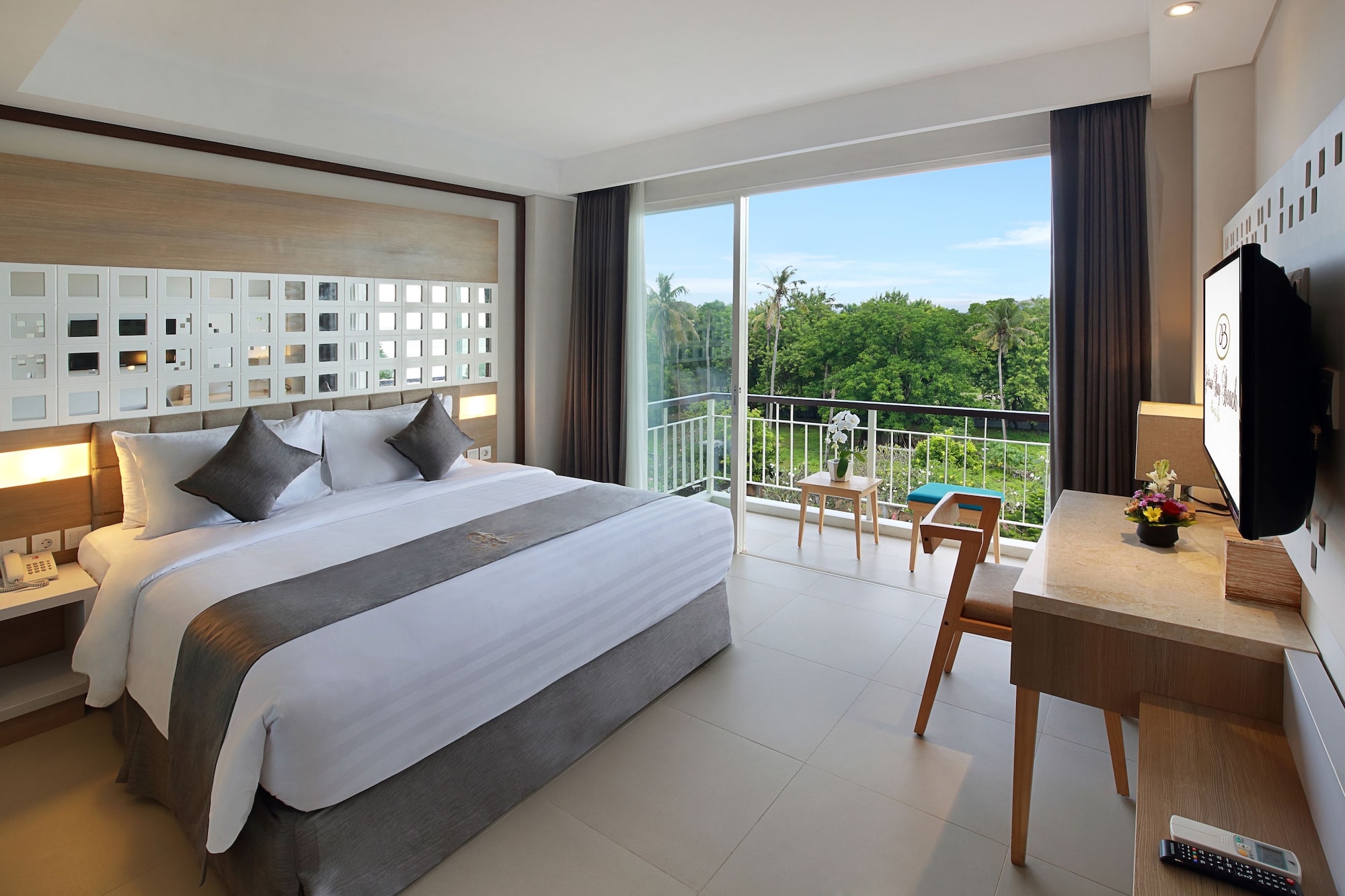 TRUNAJAYA, DELUXE, DOUBLE OR TWIN BED