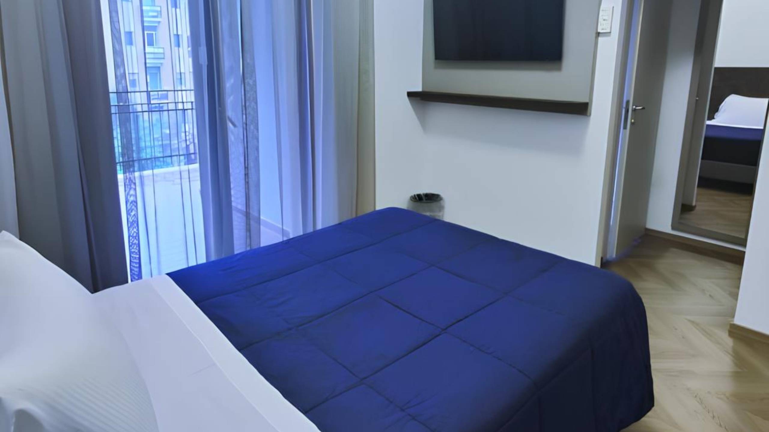 Room, Single