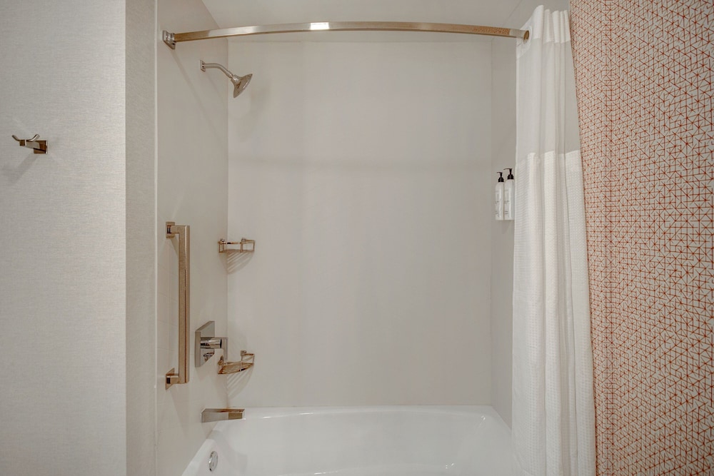 Fairfield Inn & Suites Lancaster Palmdale 33/34