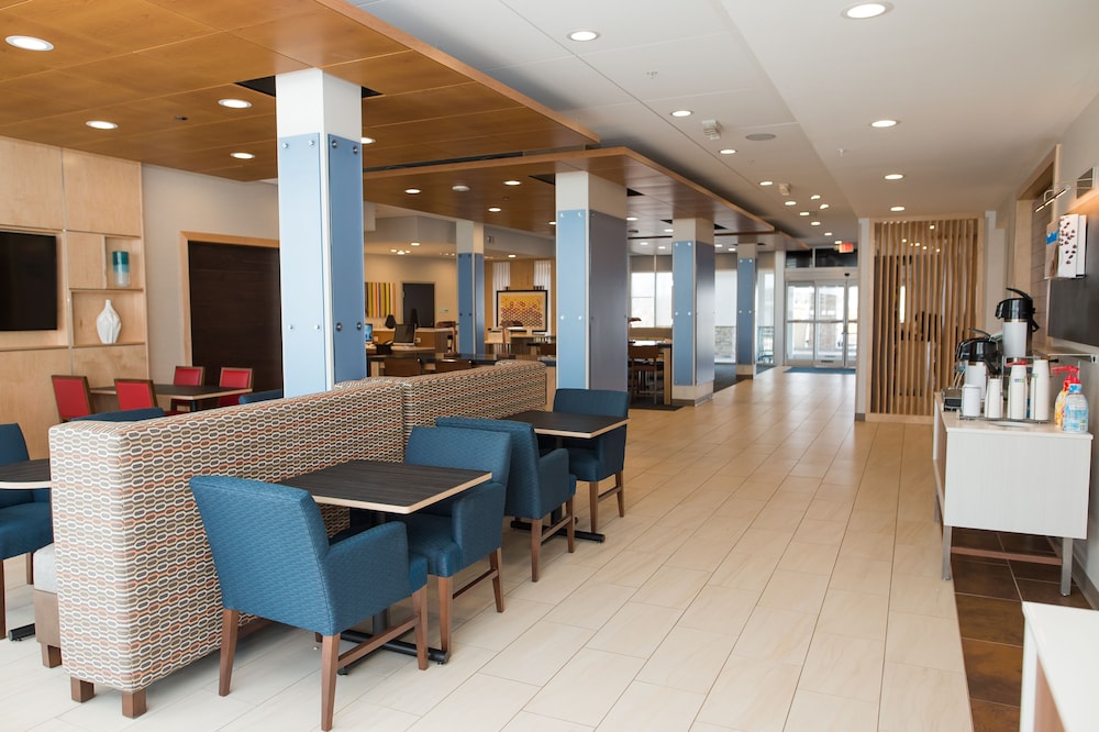 HOLIDAY INN EXPRESS & SUITES MARIETTA 25/35