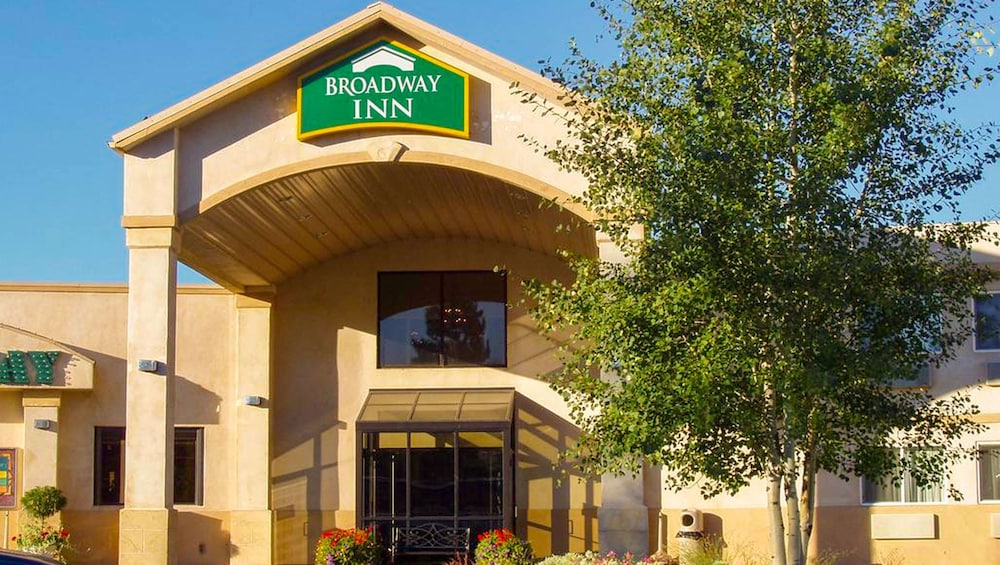 Broadway Inn Conference Center 1/52