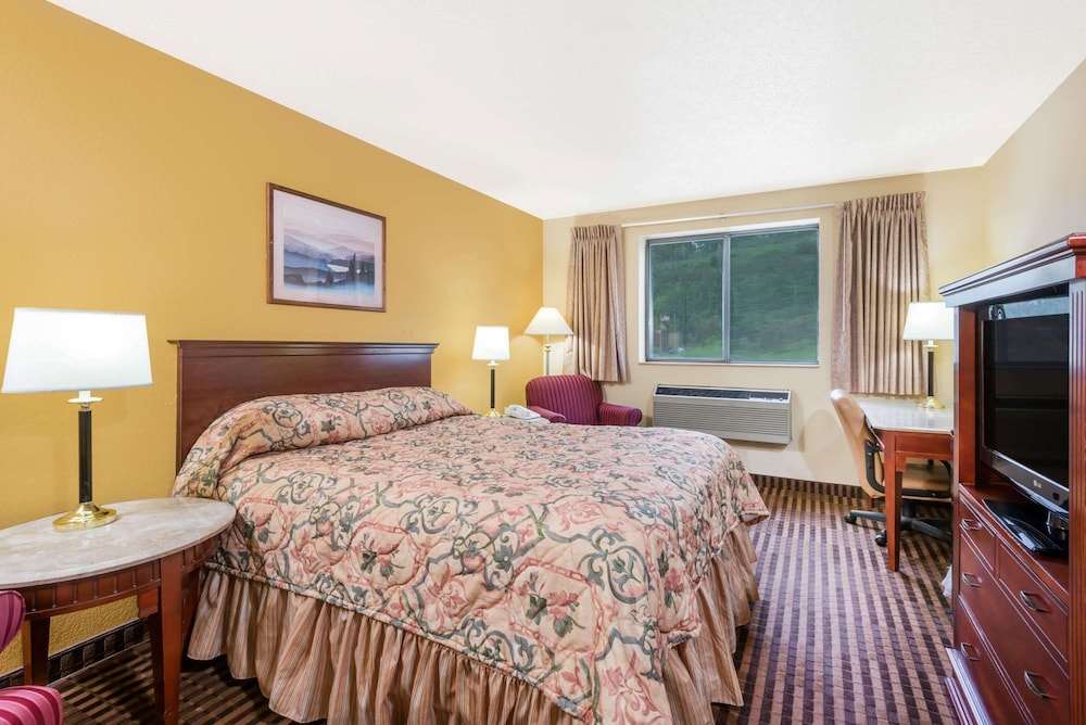 La Vale Inn Cumberland Area 3/19