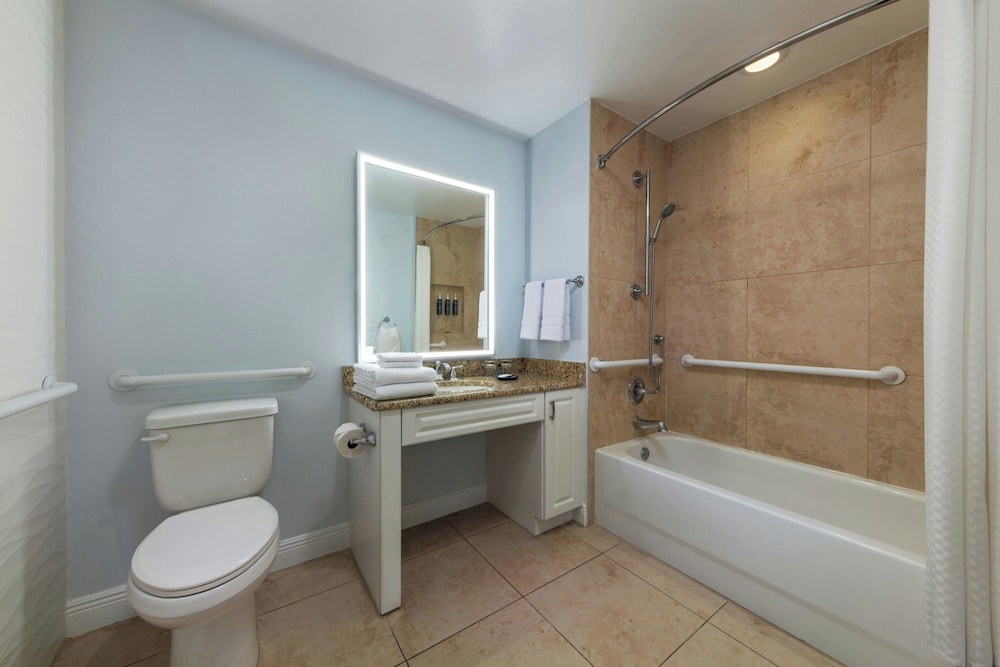 غرفة تقليدية بسريرين كوين بإطلالة على النهر بشرفة، Westin Cape Coral Resort Formely the Resort At Marina Village 2/5