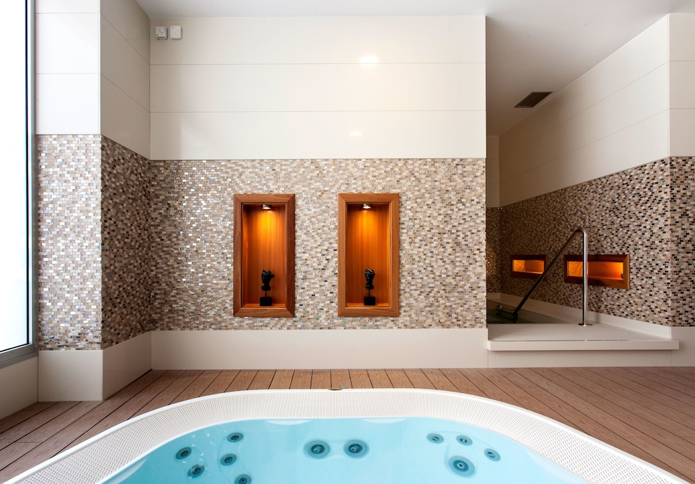 swimming pool spa