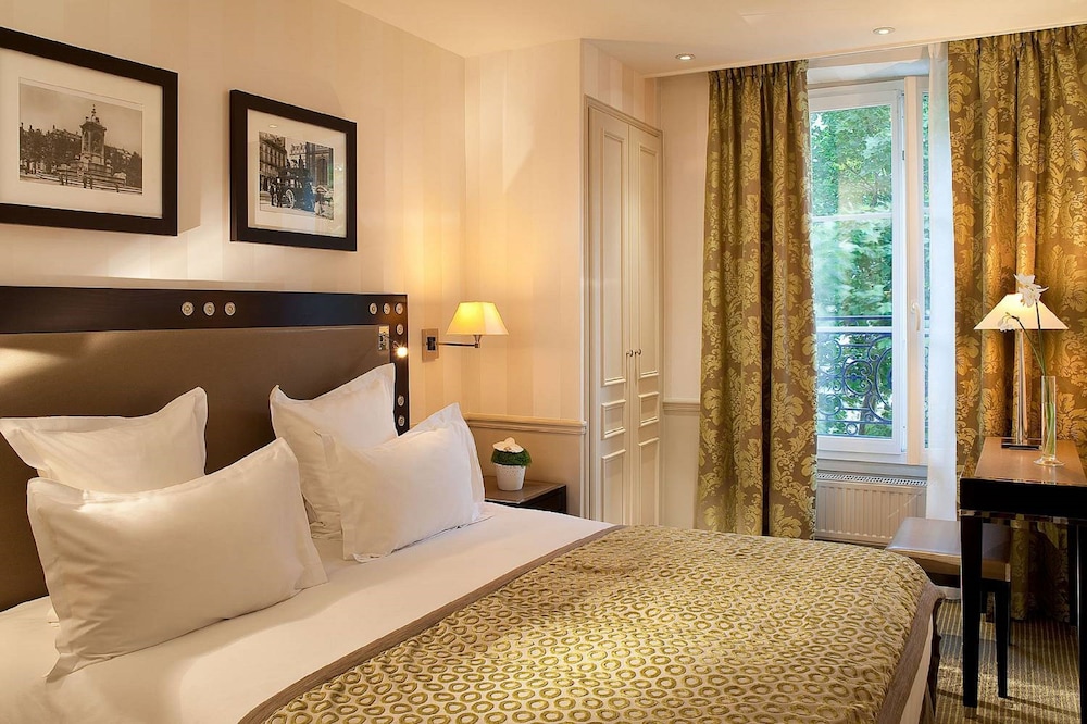 Hotel Duquesne Eiffel 10/29