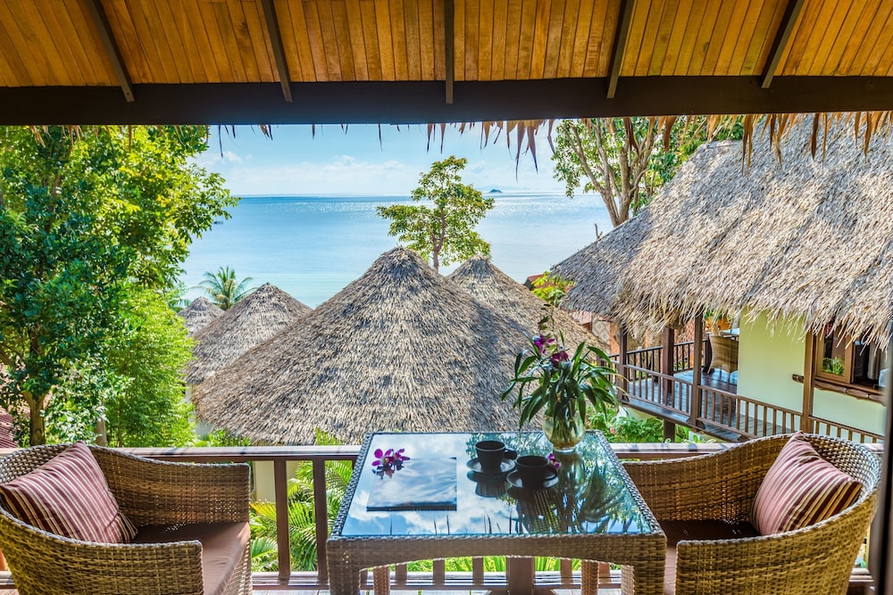 Beyond the Blue Horizon Villa Resort 10/73