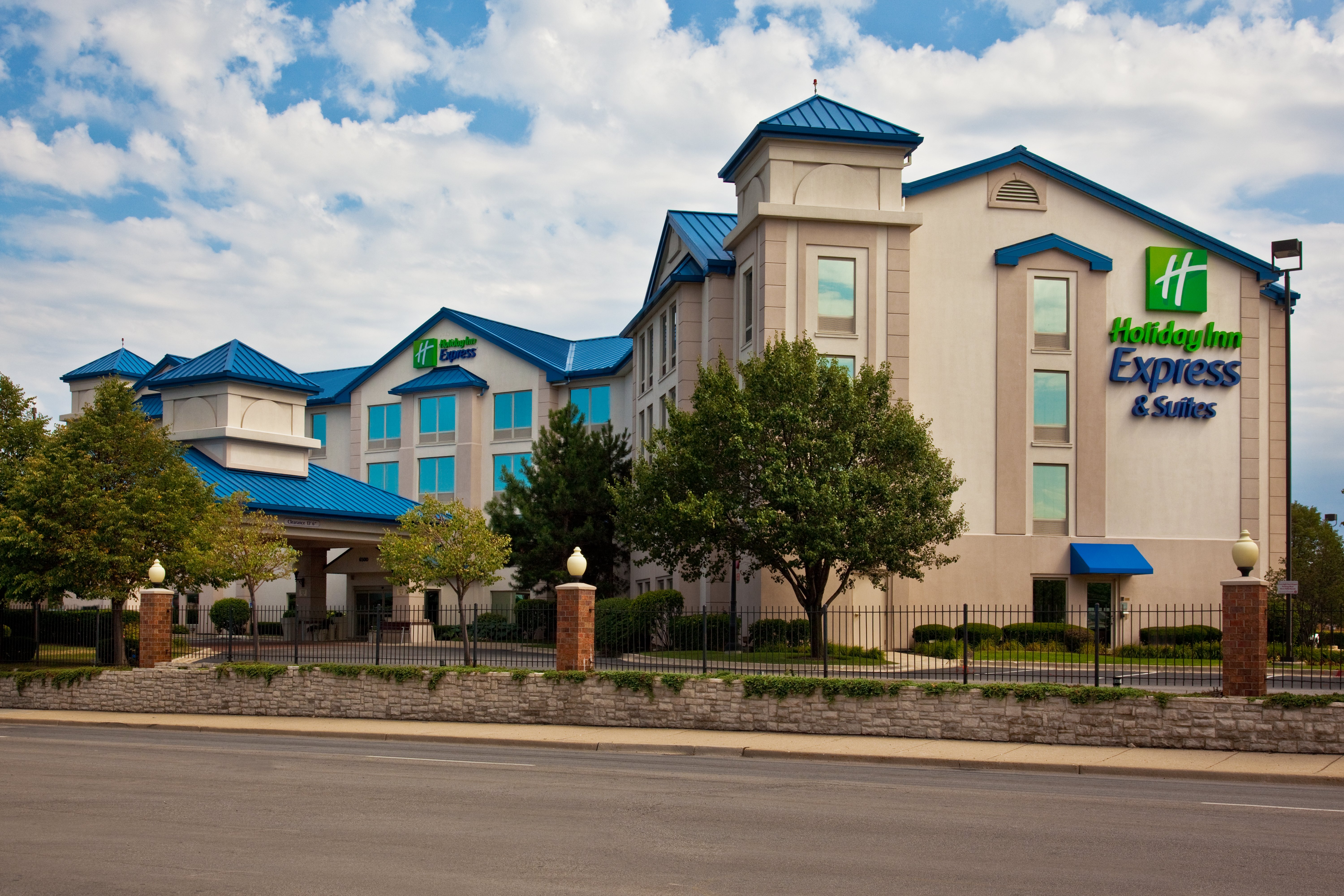 Holiday Inn Express Hotel & Suites Chicago-Midway Airport 7/50