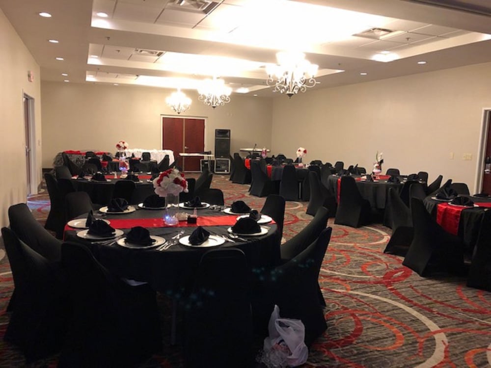Holiday Inn Hotels And Suites Lafayette North 49/55