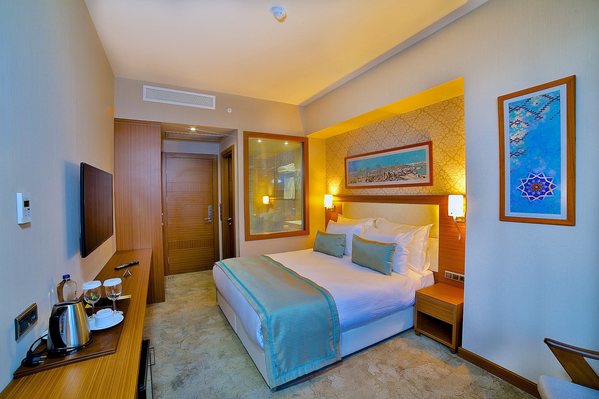ROOM, DOUBLE BED, CITY VIEW