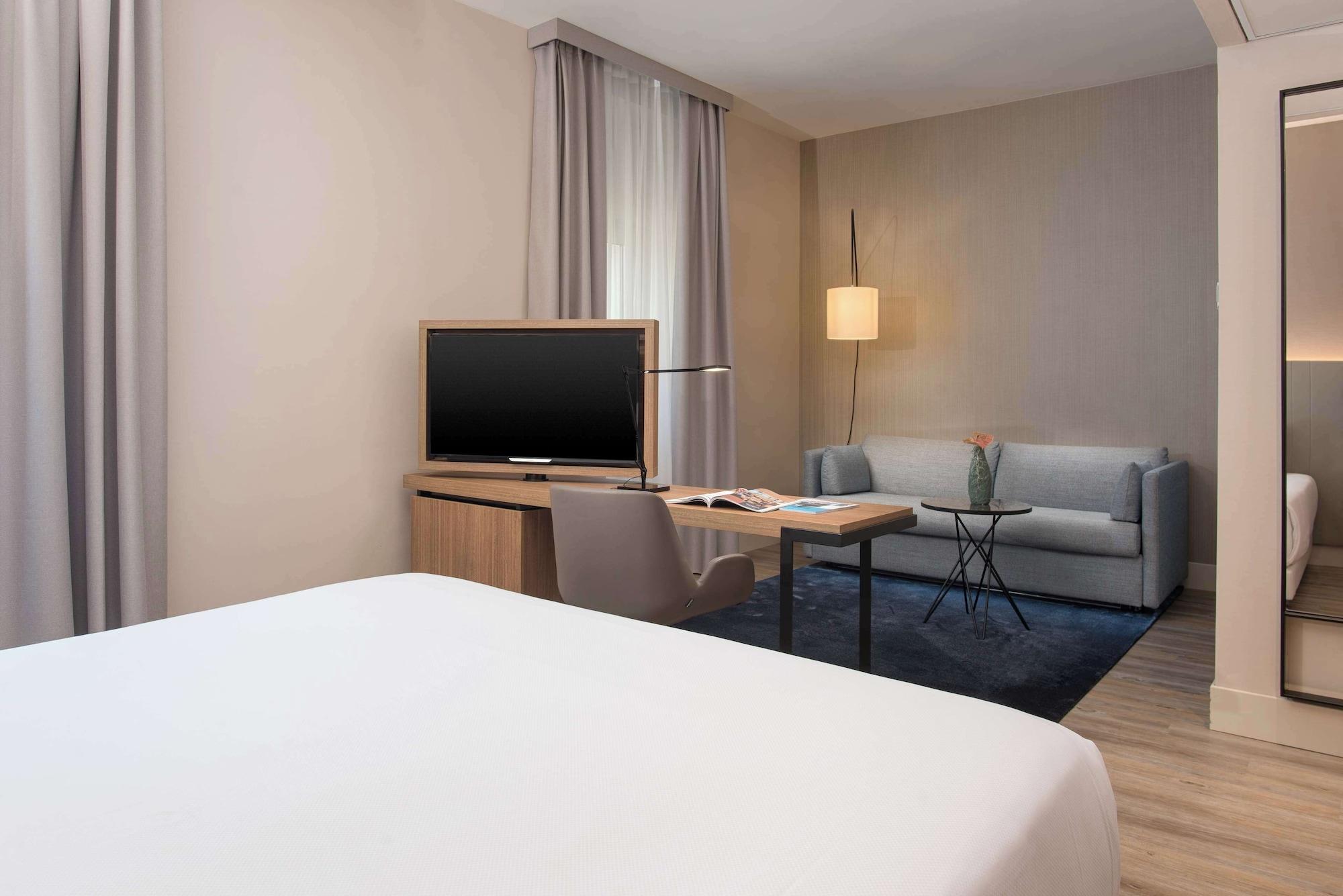 غرفة بريميوم بسرير كينج مع سرير إضافي، Nh Trieste Hotel 2/6