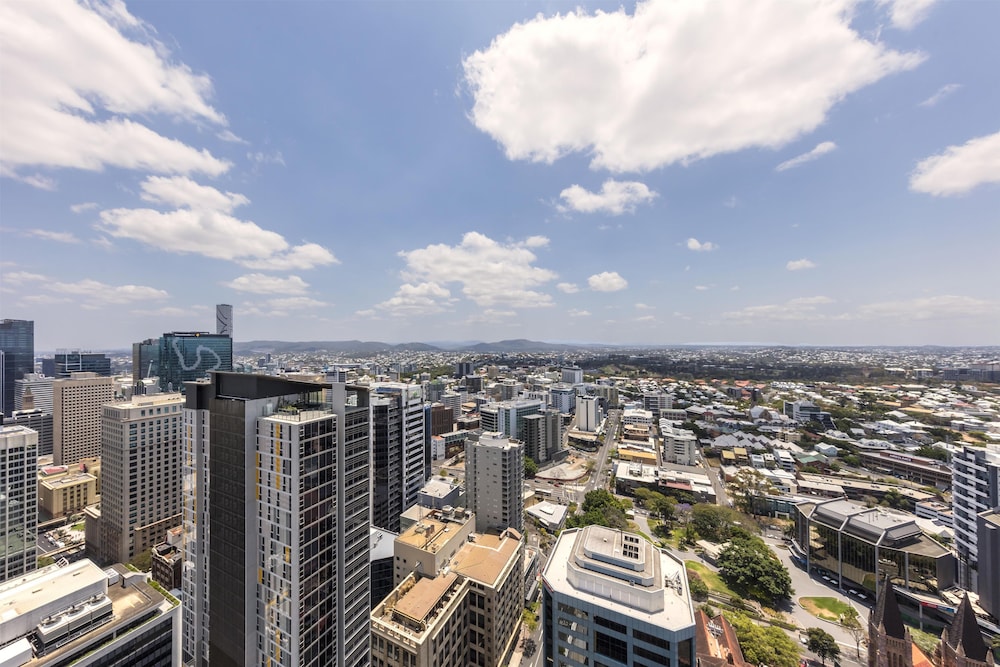 Oaks Brisbane Aurora Suites 71/74