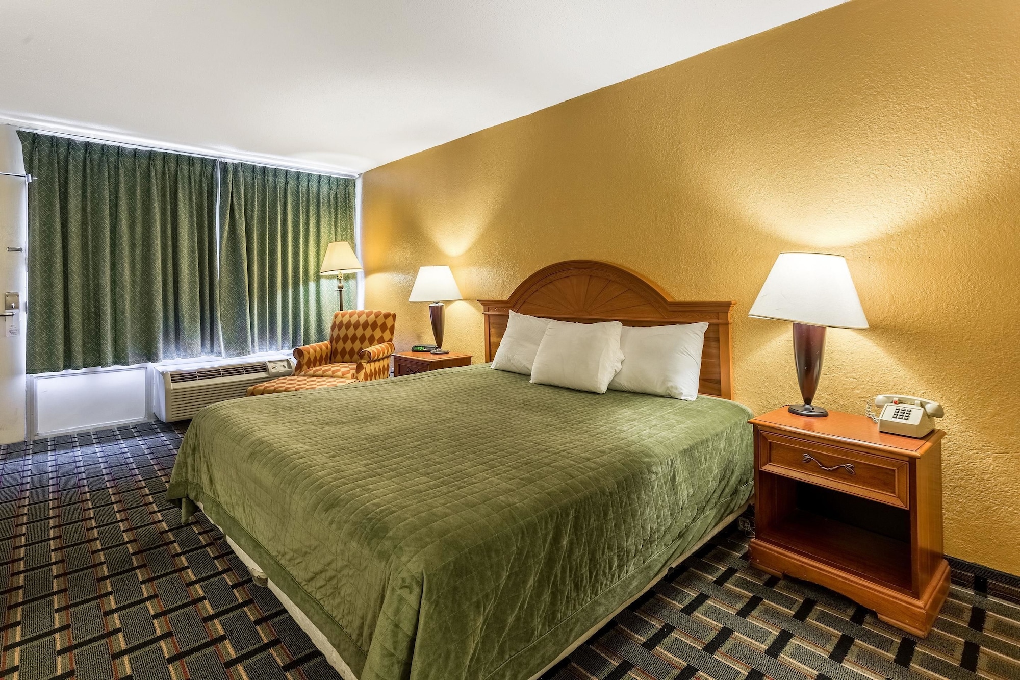 Room at Ole South Inn Jackson I 40 TN, DENMARK - TN