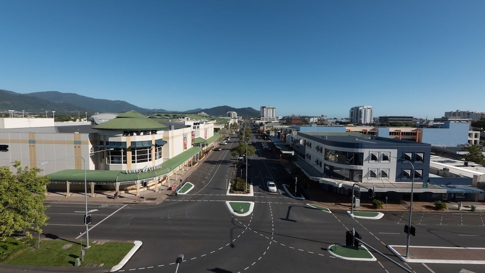 Cairns City Apartments 5/61