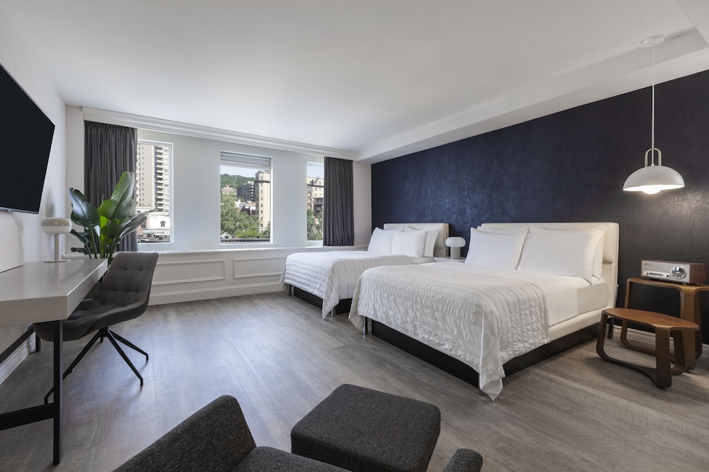 DELUXE, DOUBLE OR TWIN BED