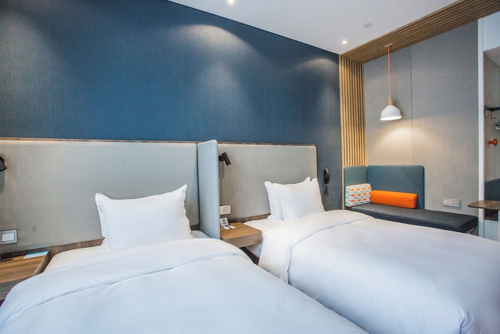 Standard, Twin Beds, Extra Floor Space