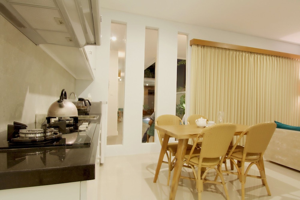Apple Suite Apartment 44/56