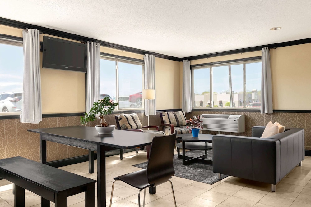 Super 8 by Wyndham Hanover 30/43