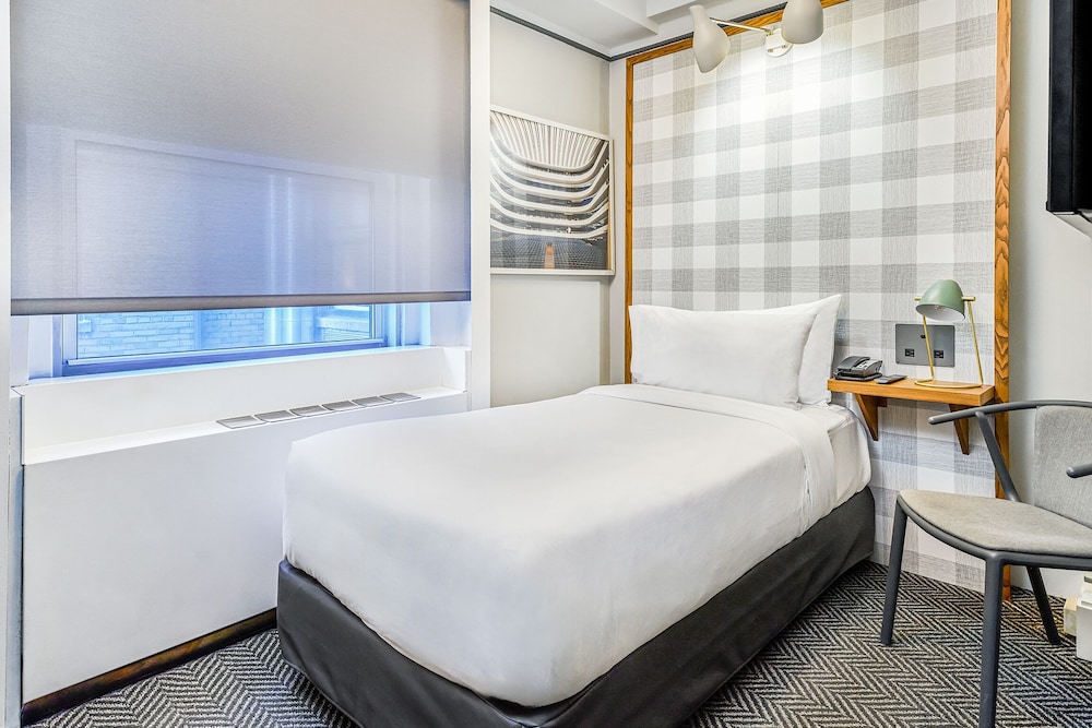 ROOM, SINGLE