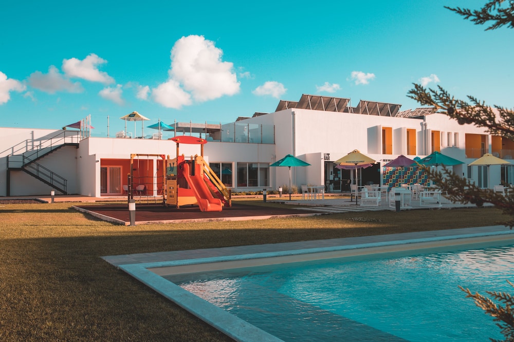Ride Surf Resort Spa 60/73