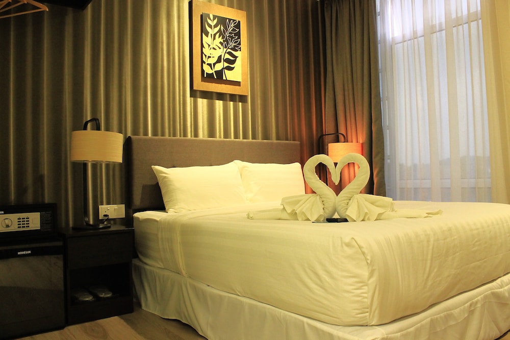 DELUXE, QUEEN BED