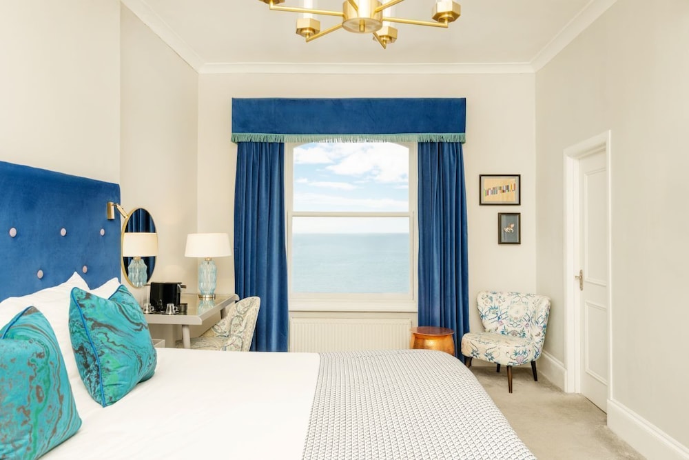 غرفة بريميوم بريفيليج بسرير مزدوج بإطلالة على البحر، Mercure Brighton Seafront Hotel 2/10
