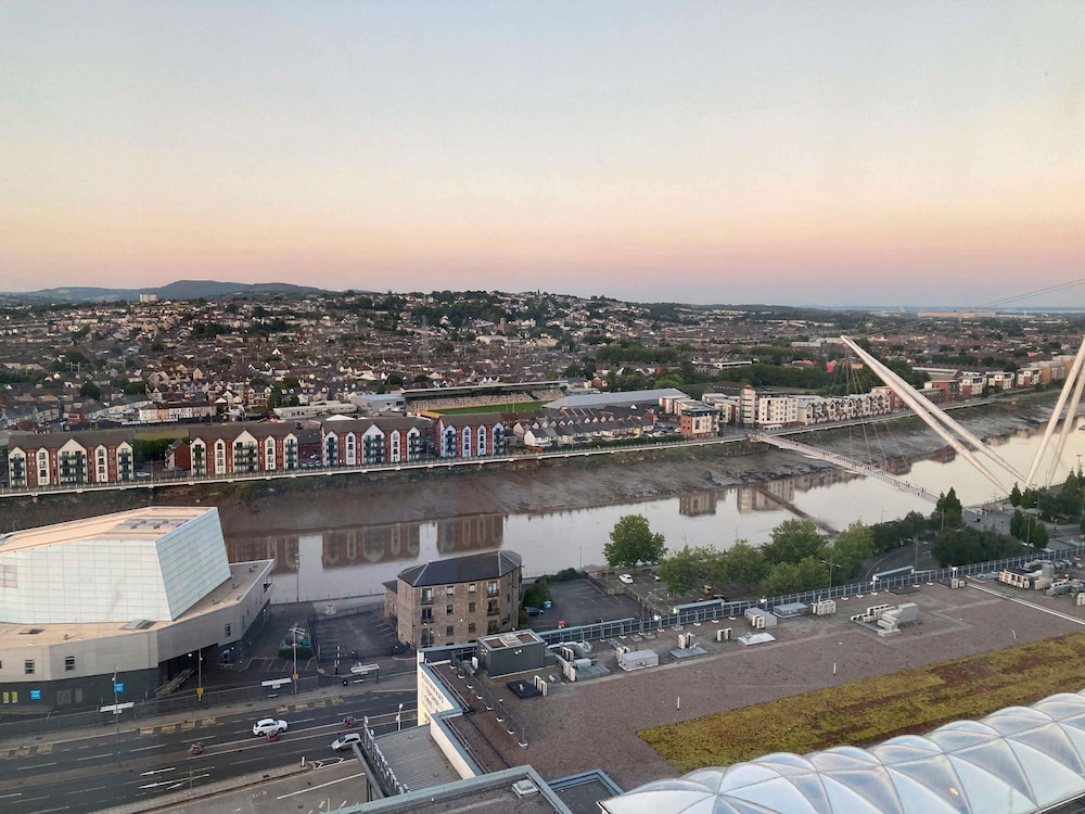 Mercure Newport 47/50