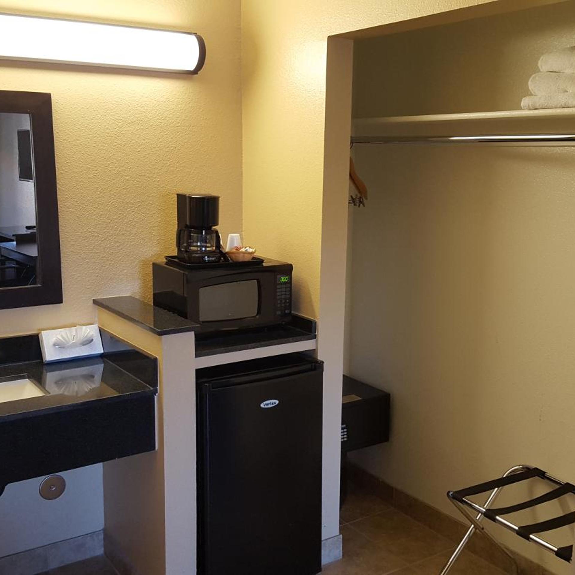 Anaheim Astoria Inn & Suites 12/22