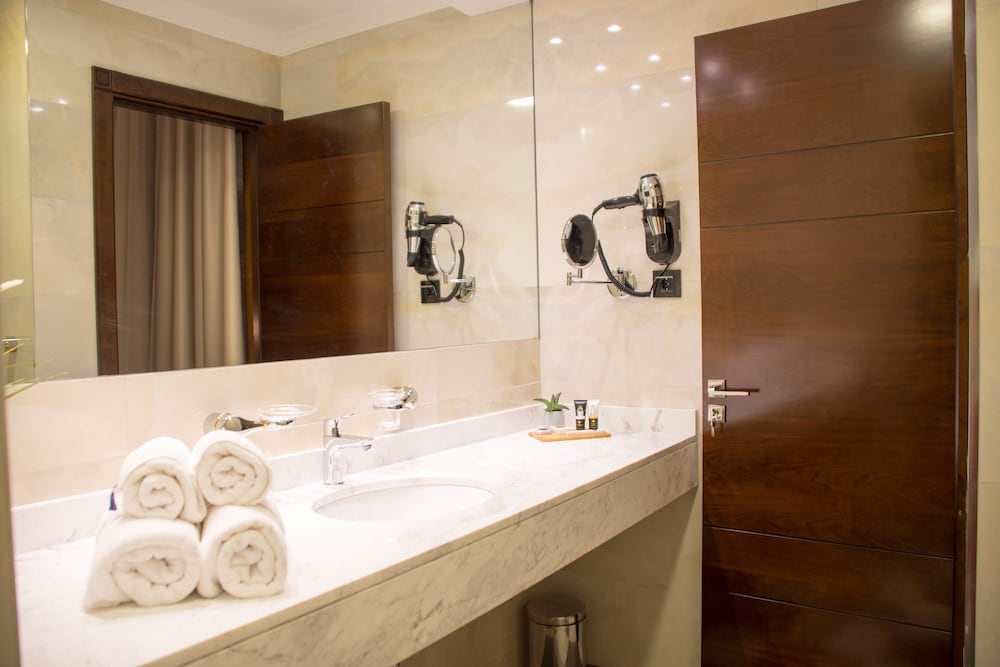Xenon Hotel 50/50
