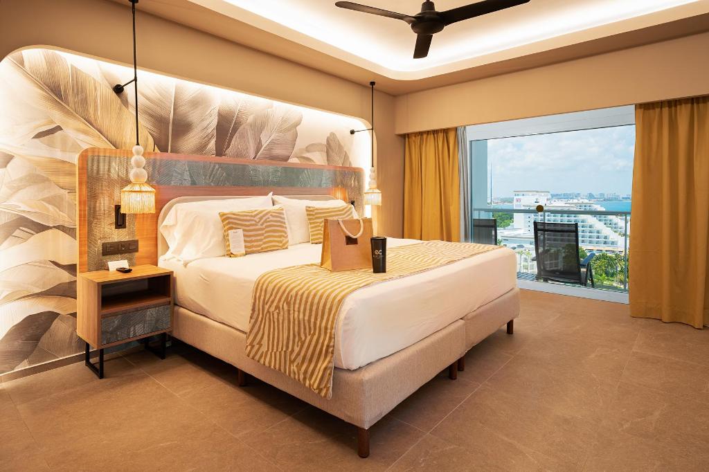 Elite, Club, Suite, King Bed, Ocean View, Adult Only